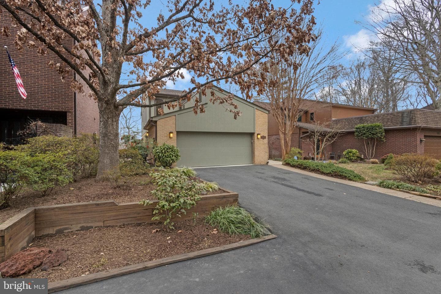 3410 White Oak Court photo 2