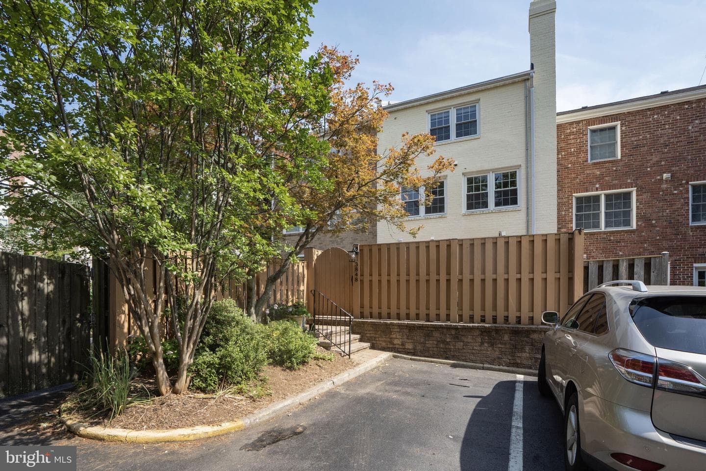3848 University Drive photo 2