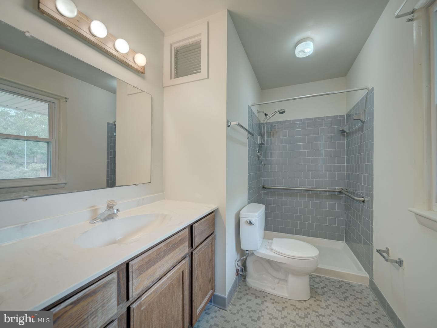 10928 Warwick Avenue photo 23