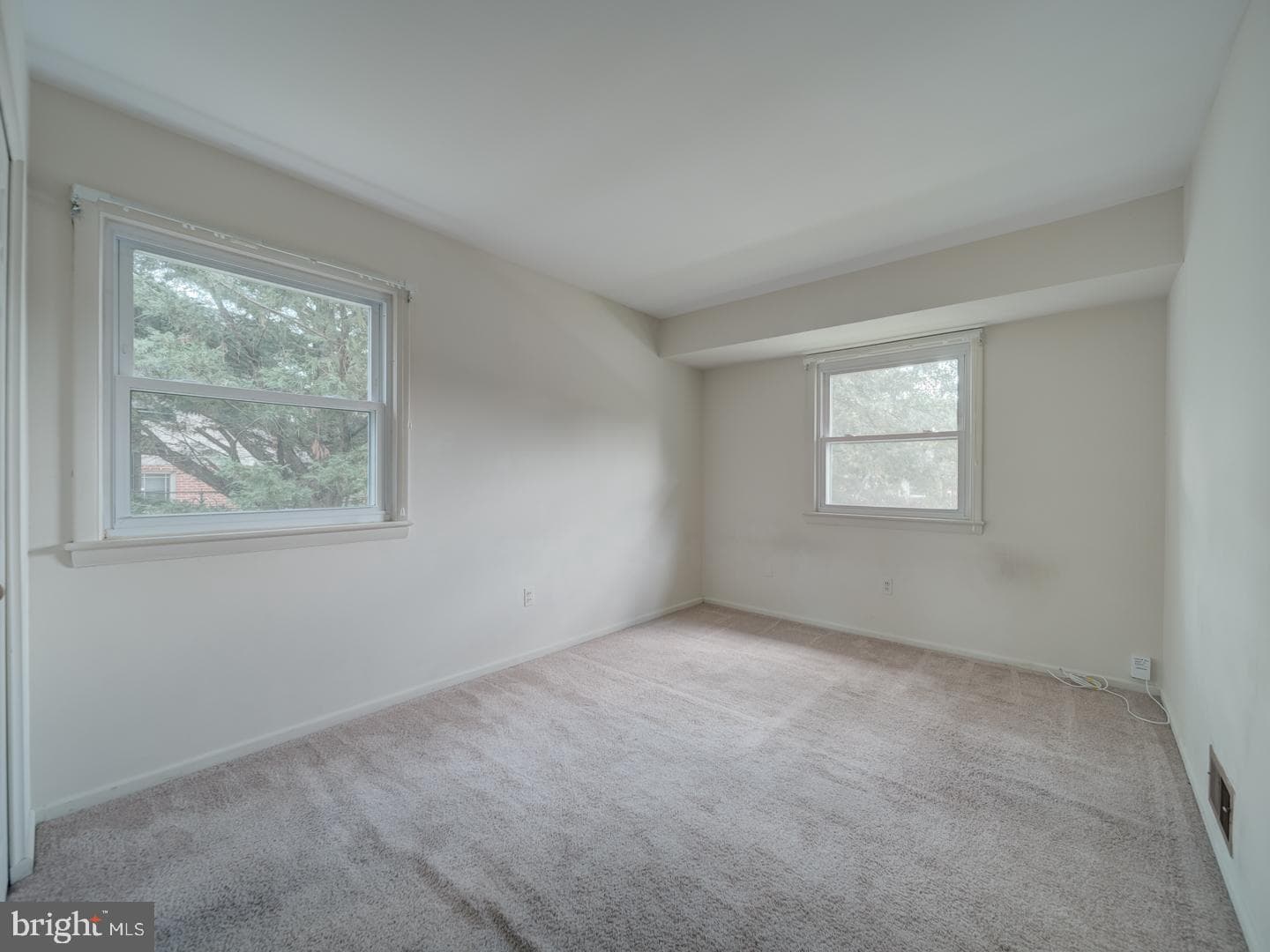 10928 Warwick Avenue photo 25