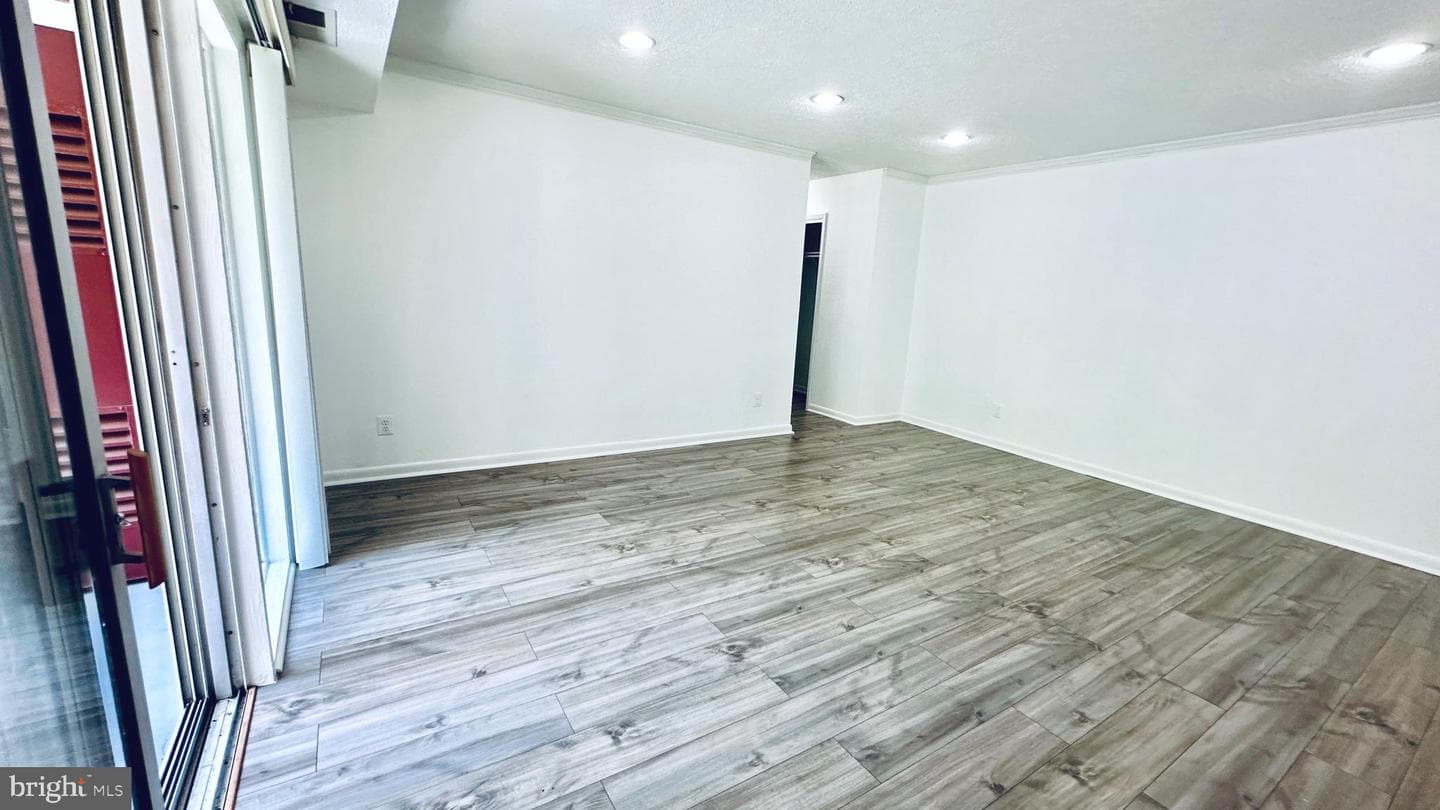 3931 Lyndhurst Drive #303 photo 12