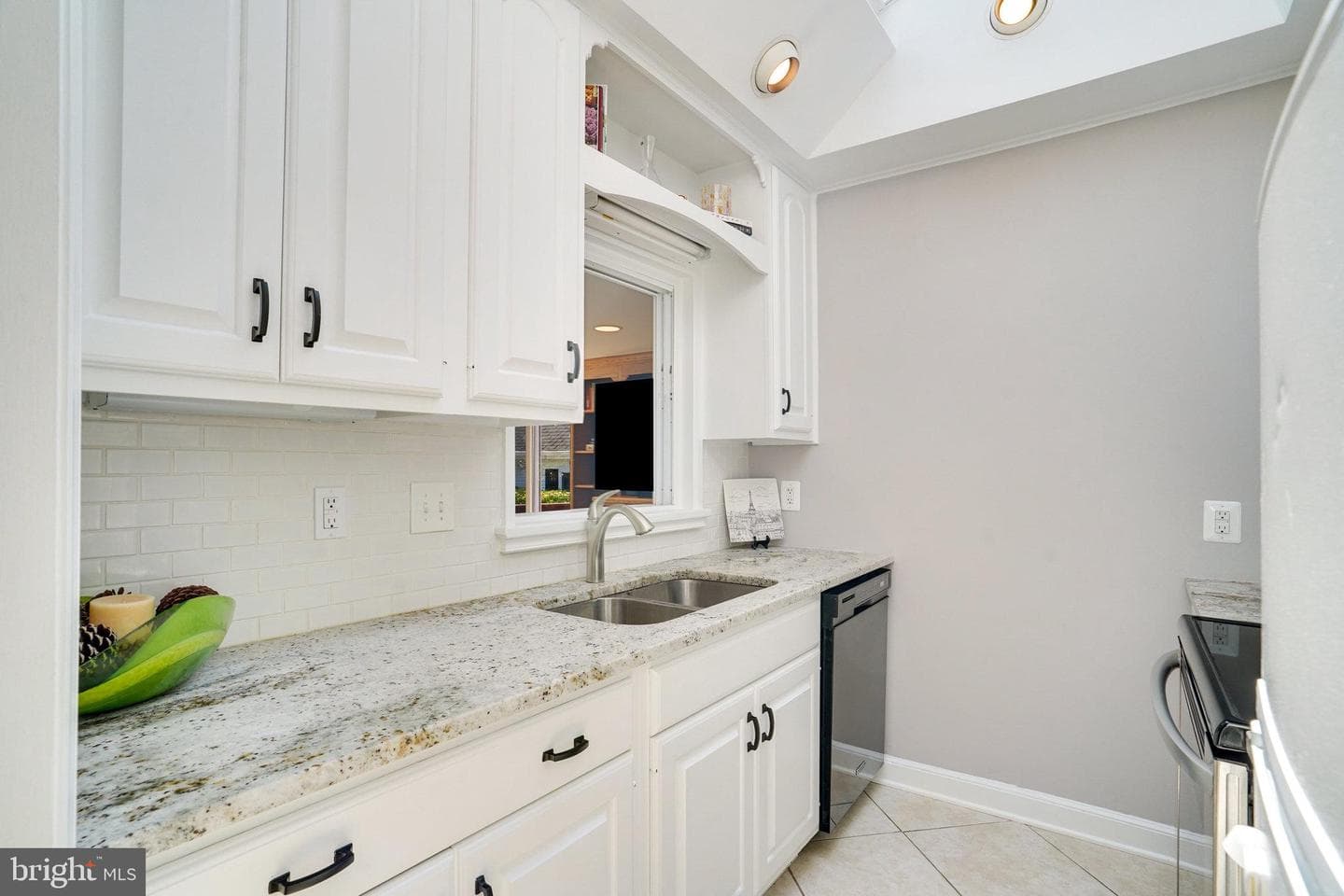 10009 Terry Street photo 12