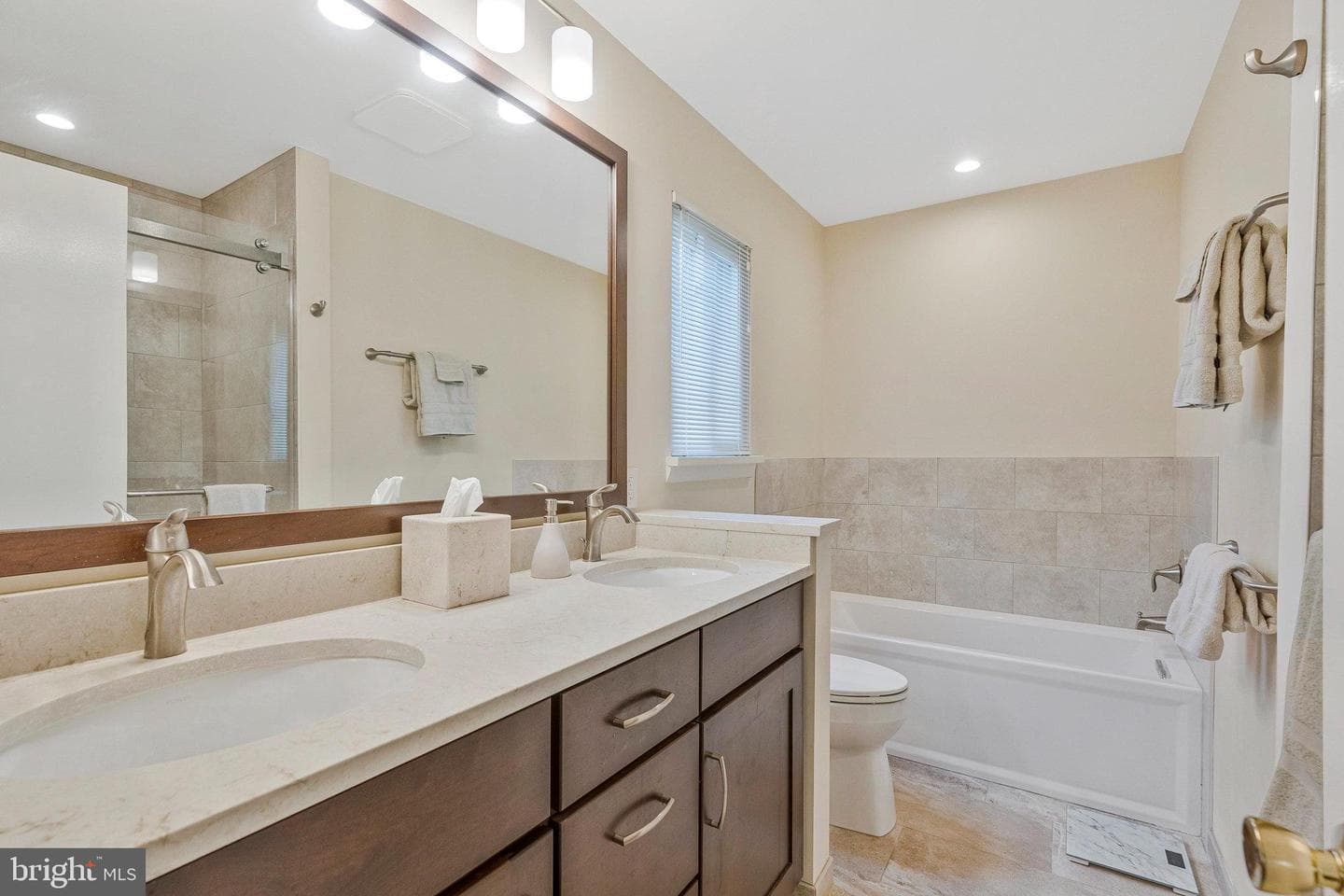 3800 Hemlock Way photo 32