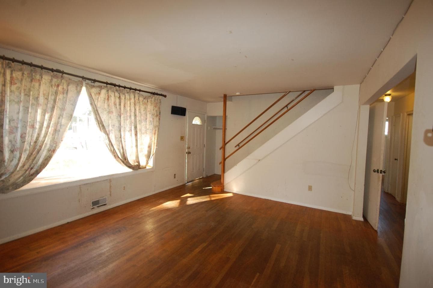 10006 Hunter Street photo 18