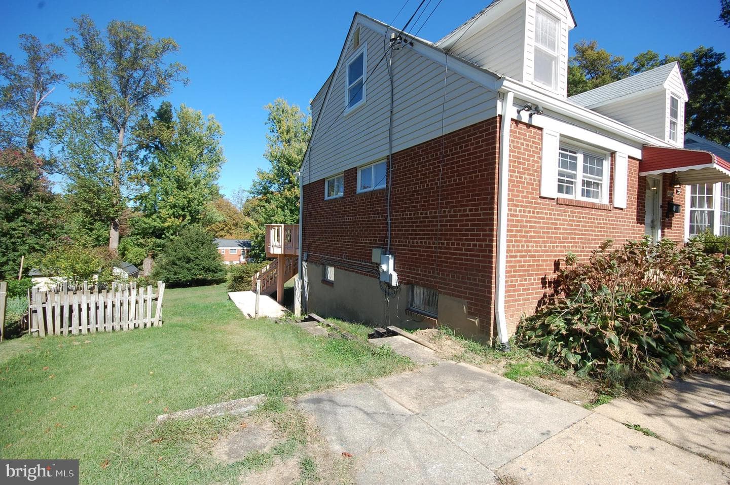 10006 Hunter Street photo 3