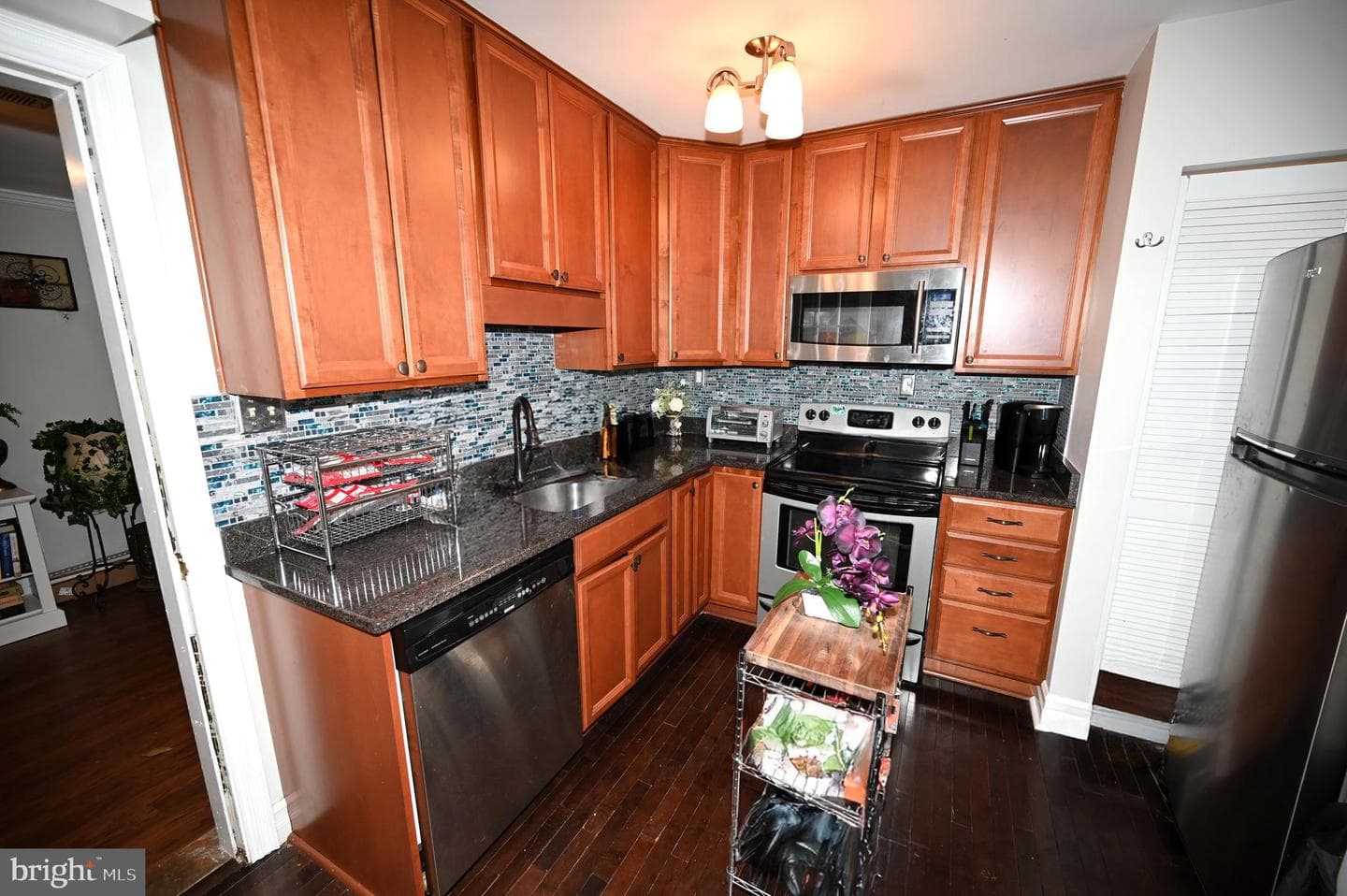 10833 Warwick Avenue photo 31