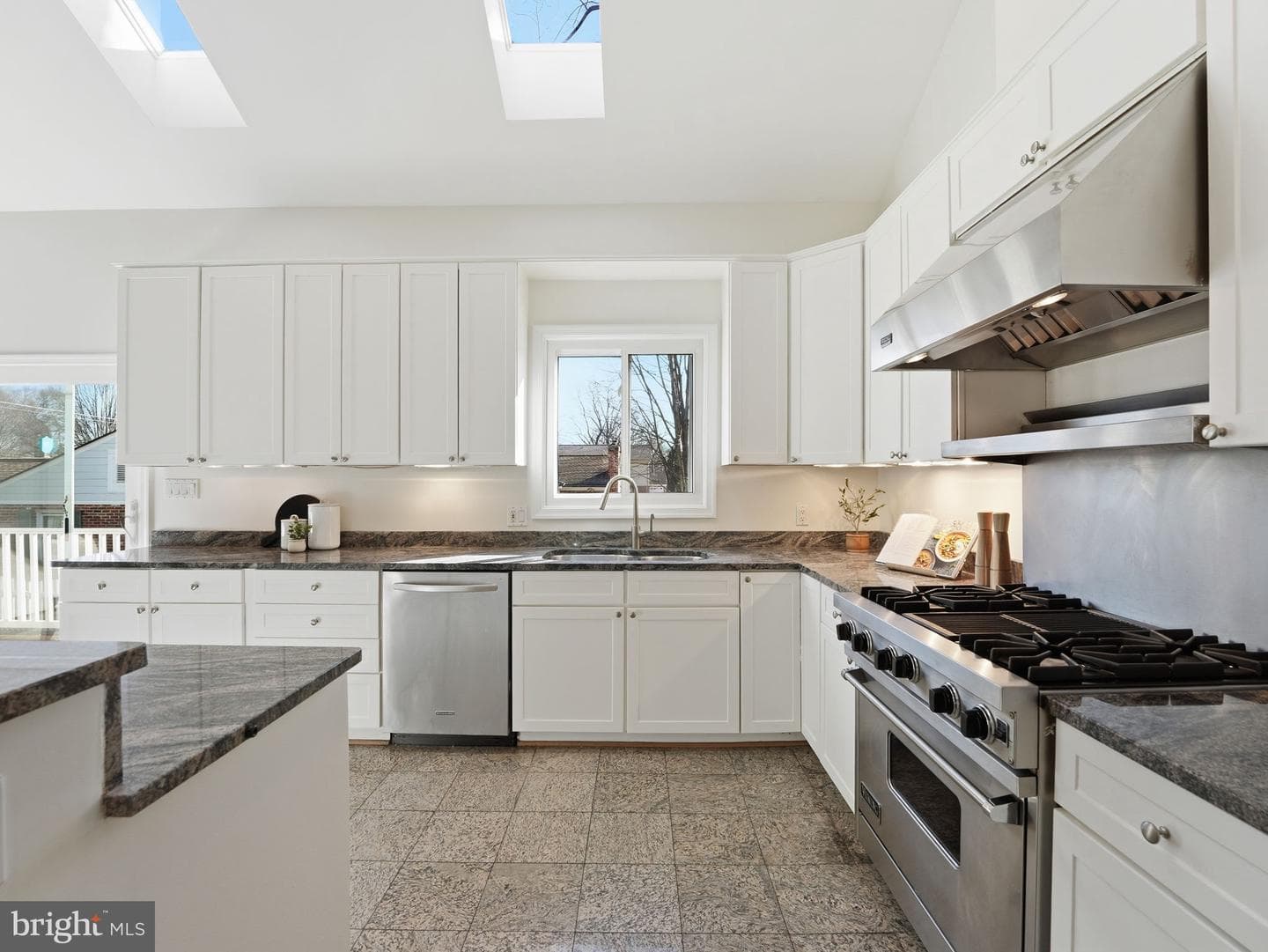 3501 Perry Street photo 12