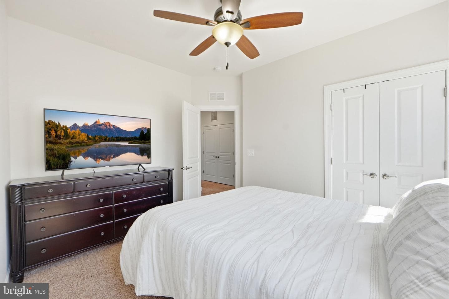 4090 Glendale Way photo 25