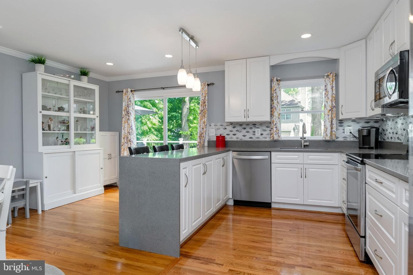 4025 Maple Street photo 10
