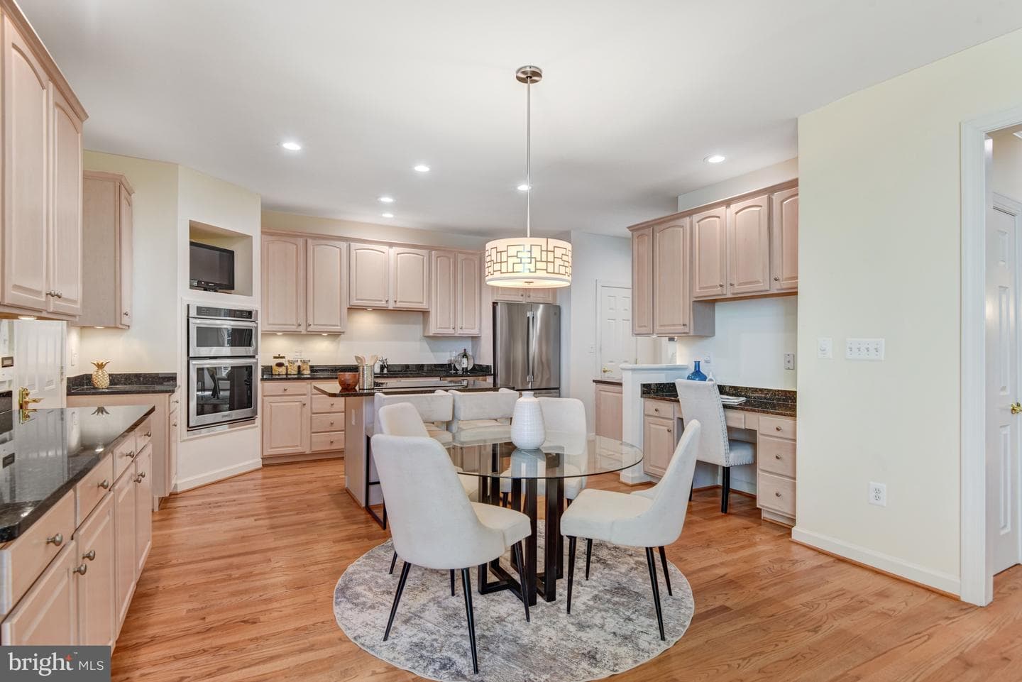 3842 Farrcroft Green photo 24