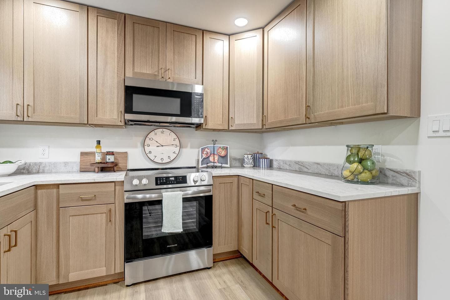 10915 Maple Street photo 19