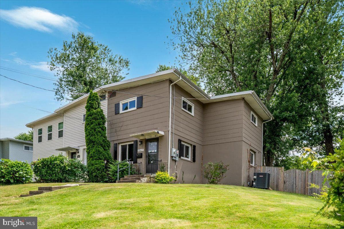 10623 Maple Street photo 2