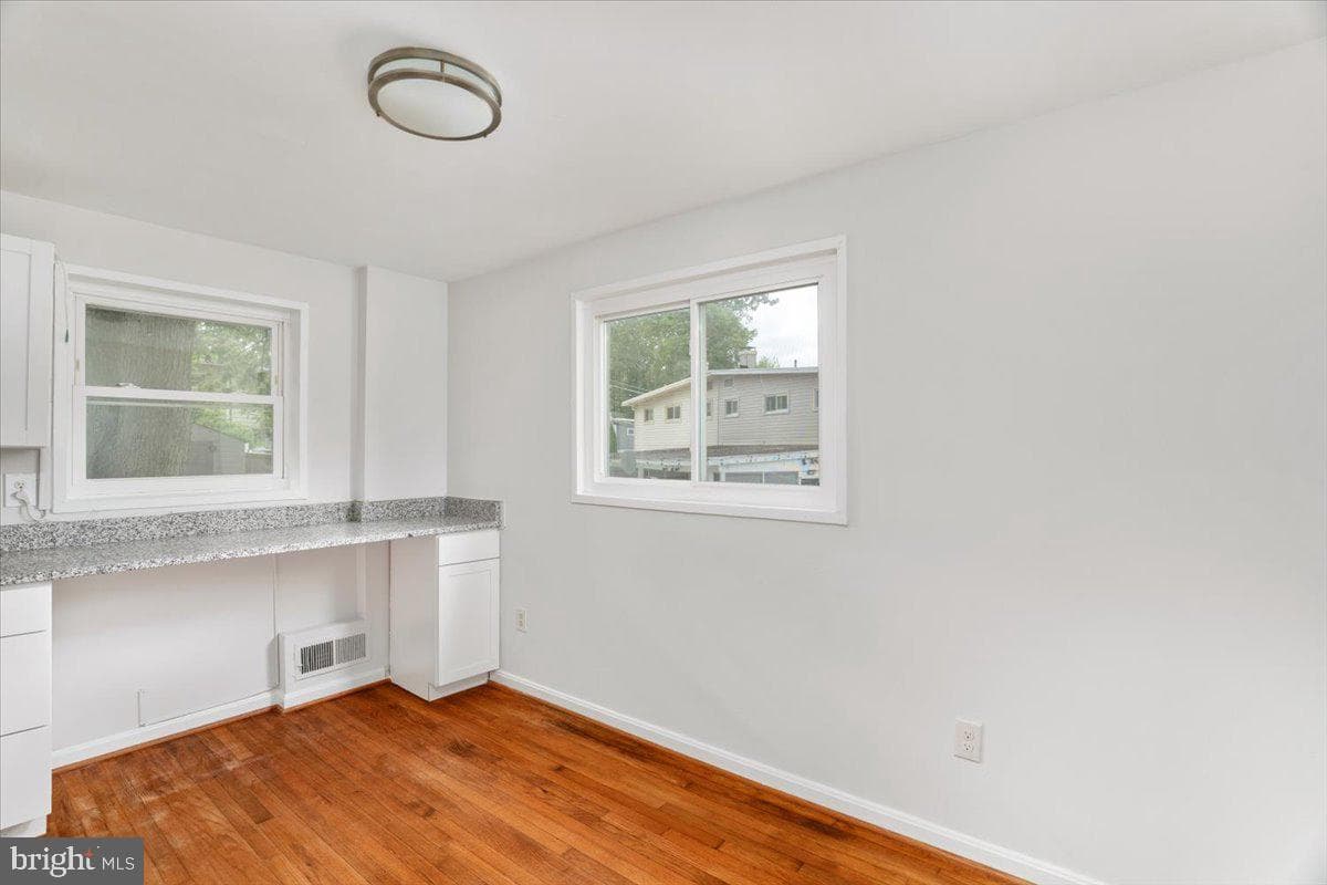 10623 Maple Street photo 5