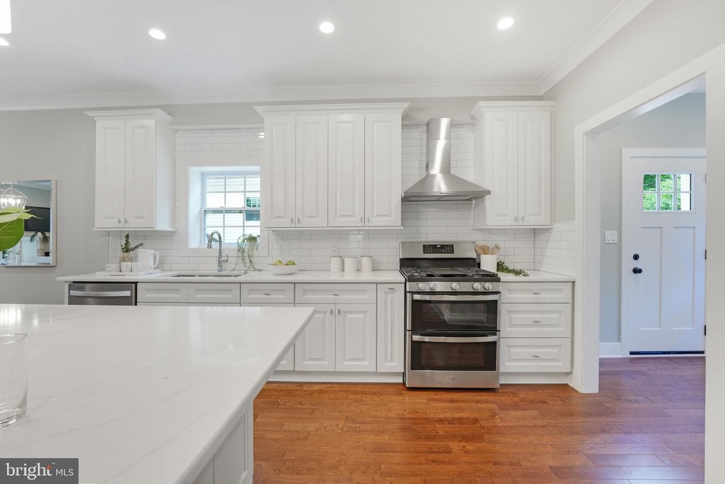 10811 Scott Drive photo 16