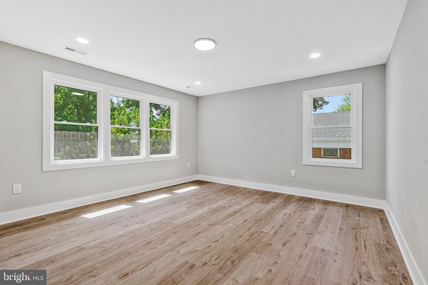 10211 Stratford Avenue photo 14