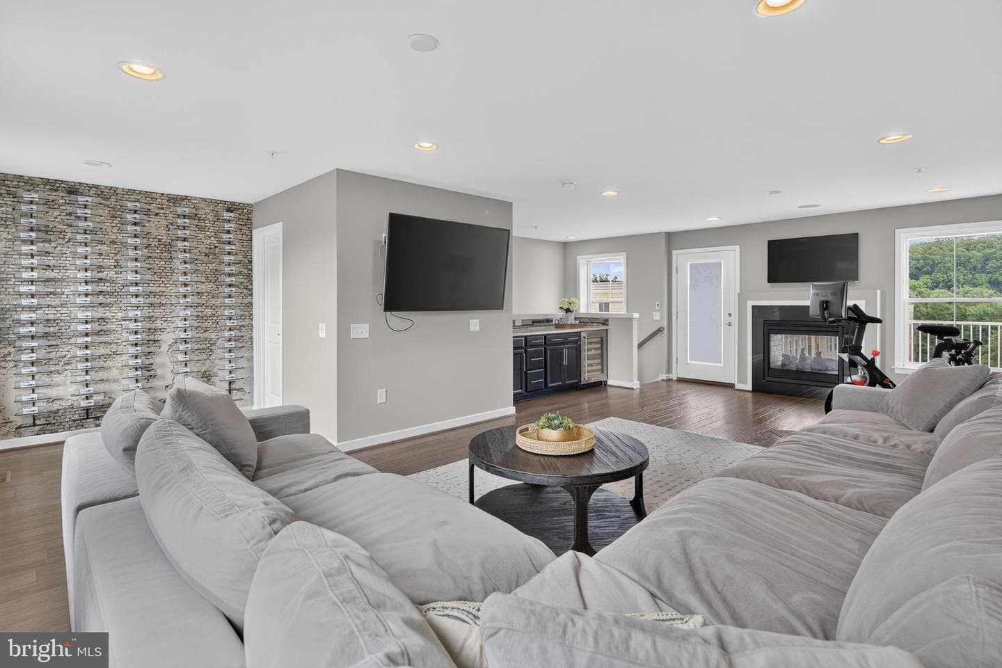 3957 Oak Street photo 40