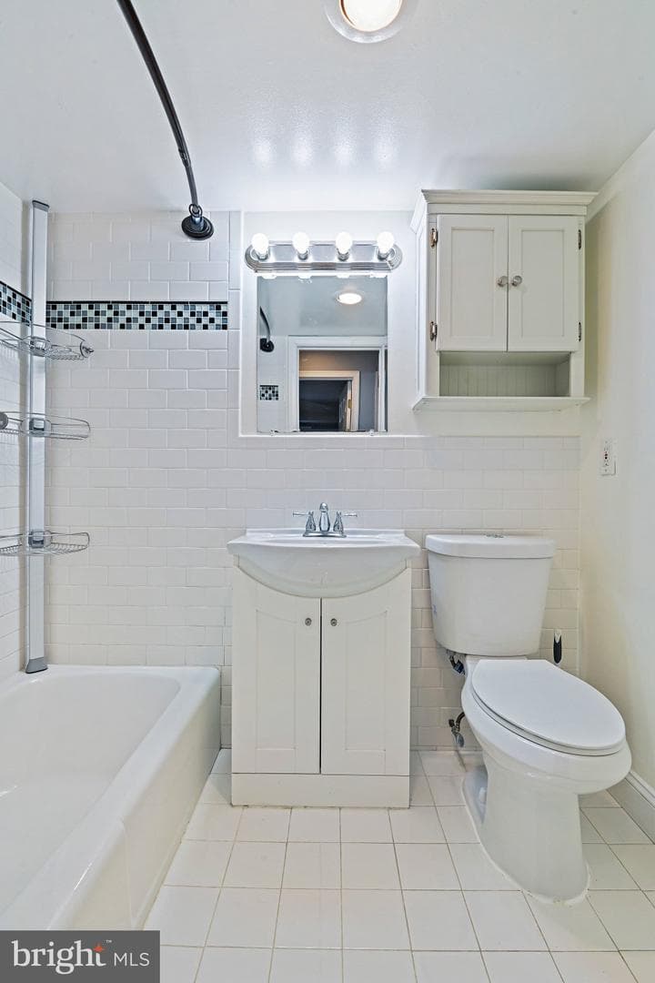 3860 Lyndhurst Drive #101 photo 20
