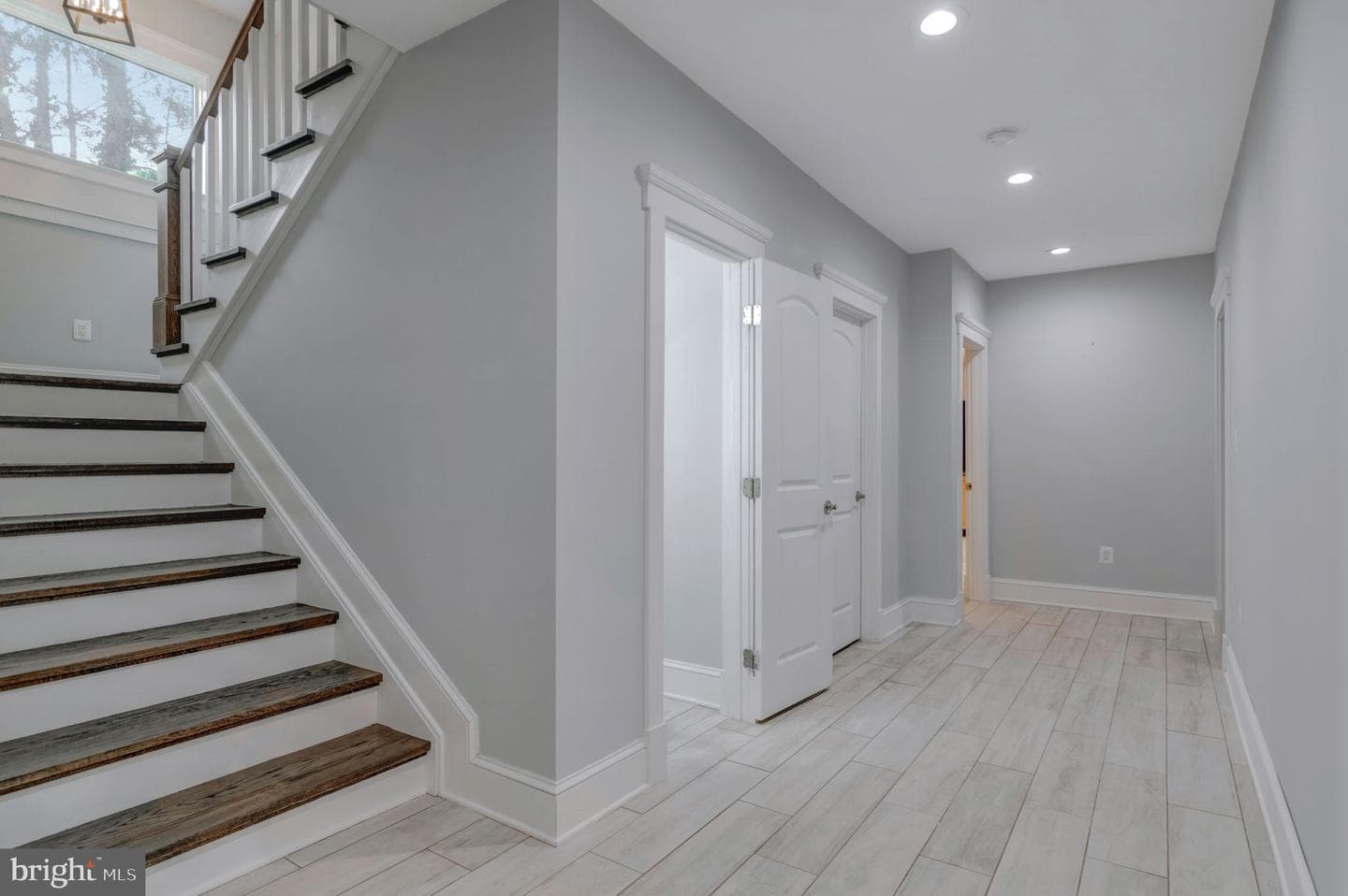 10704 Warwick Avenue photo 48