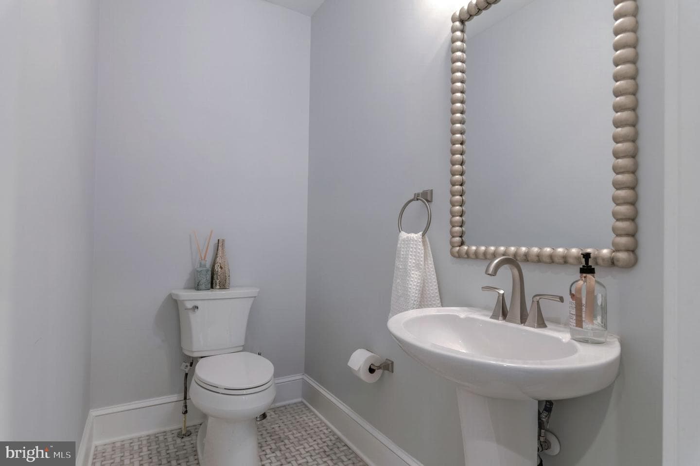 10704 Warwick Avenue photo 49