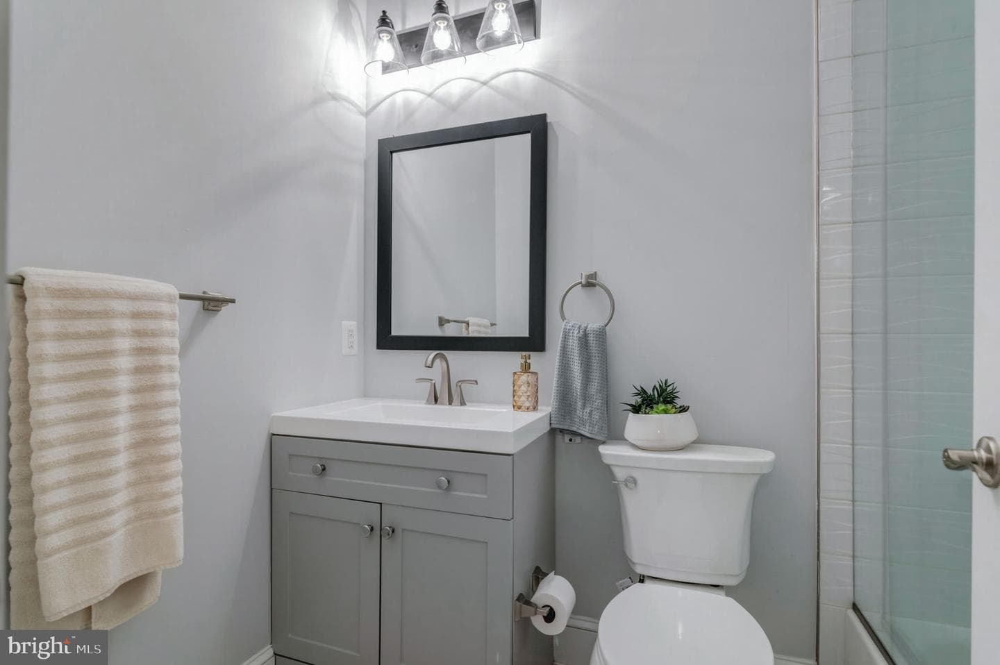 10704 Warwick Avenue photo 60