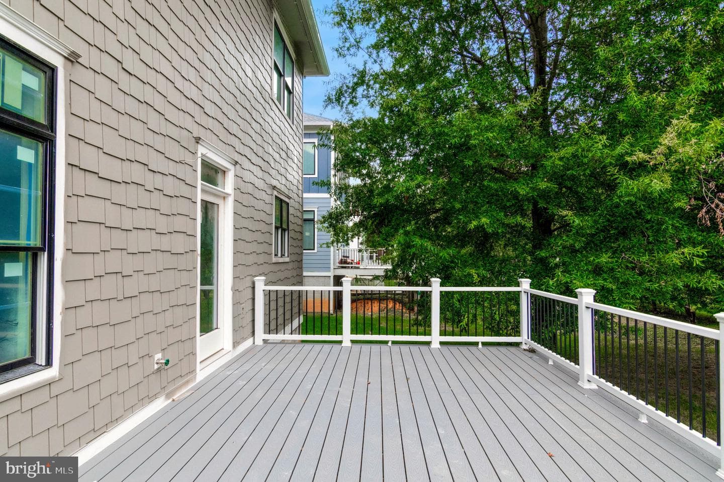 10704 Warwick Avenue photo 63