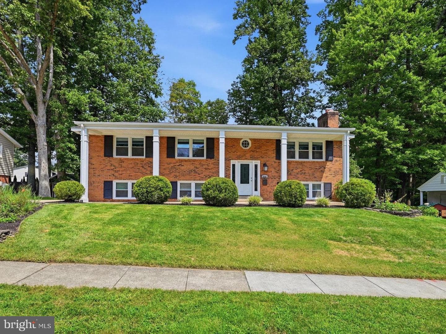 3544 Queen Anne photo 1