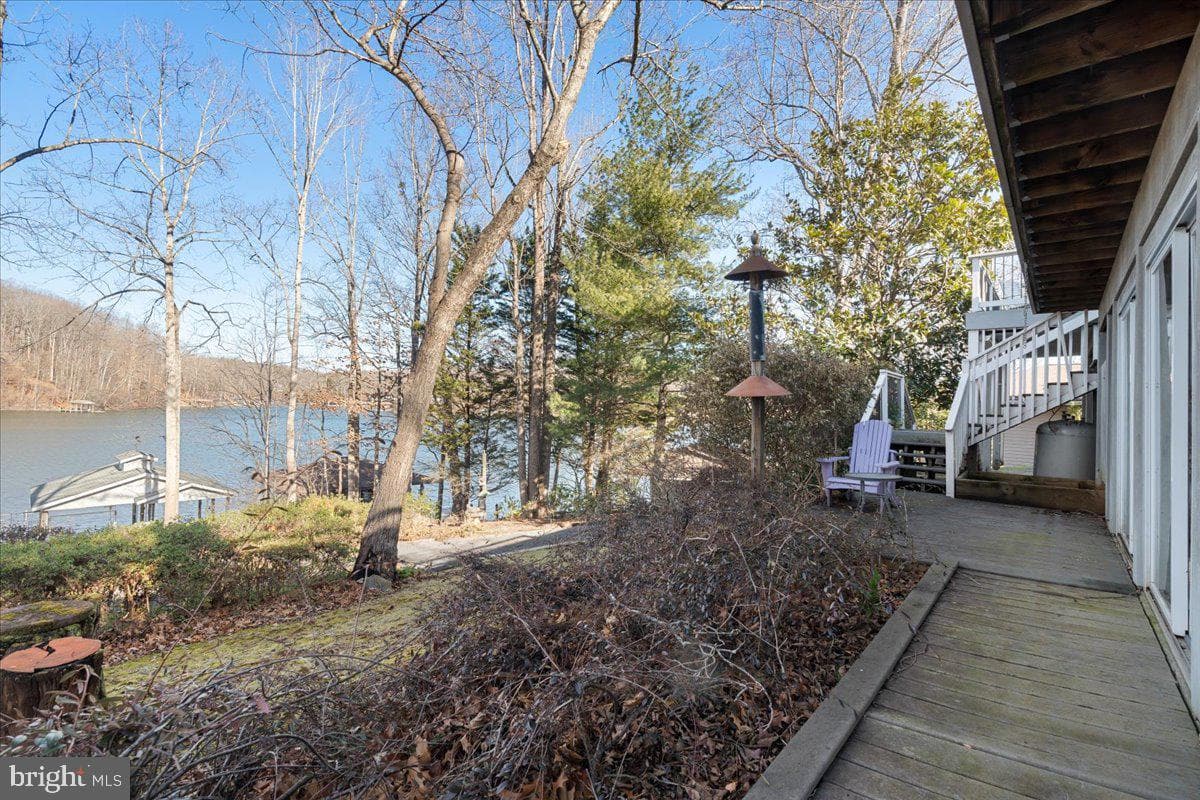 1031 Lakemount Drive photo 20