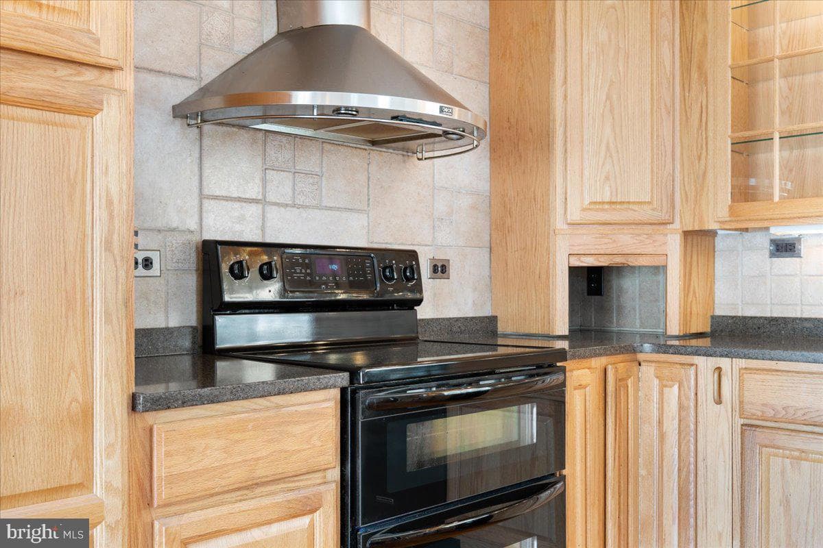 1031 Lakemount Drive photo 32
