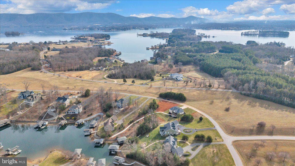 639 Compass Cove Circle photo 134