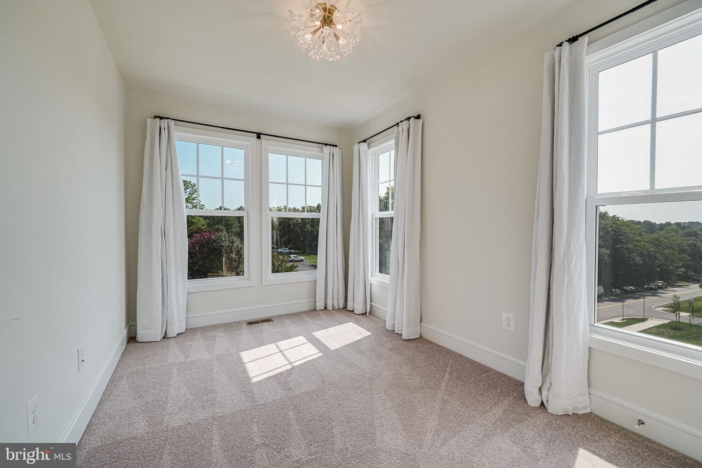 4258 Frost Street photo 15