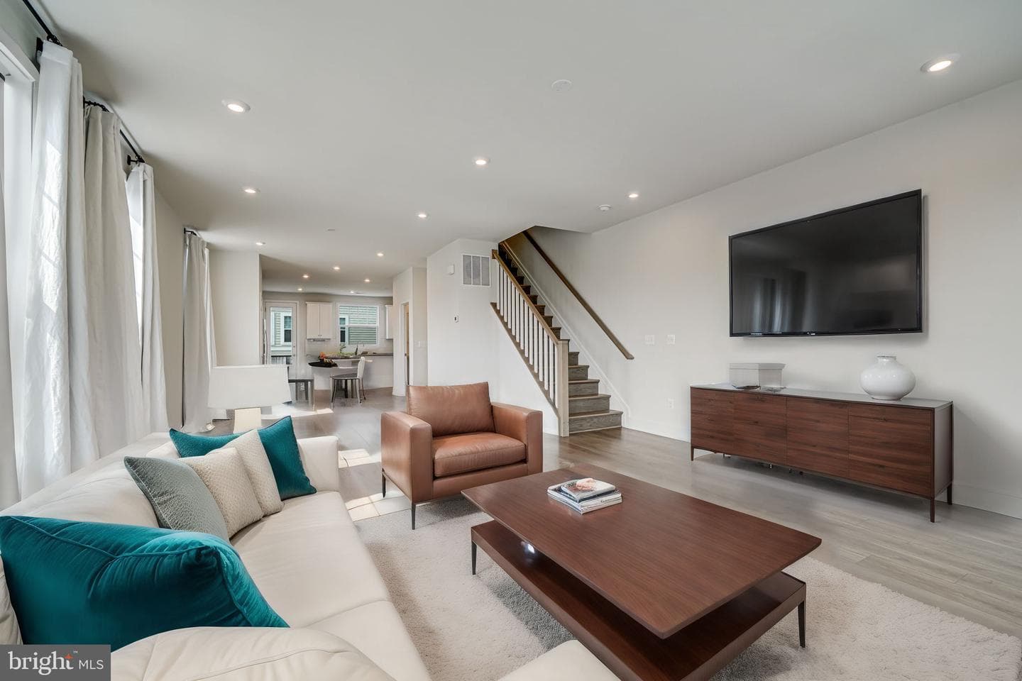 4258 Frost Street photo 2