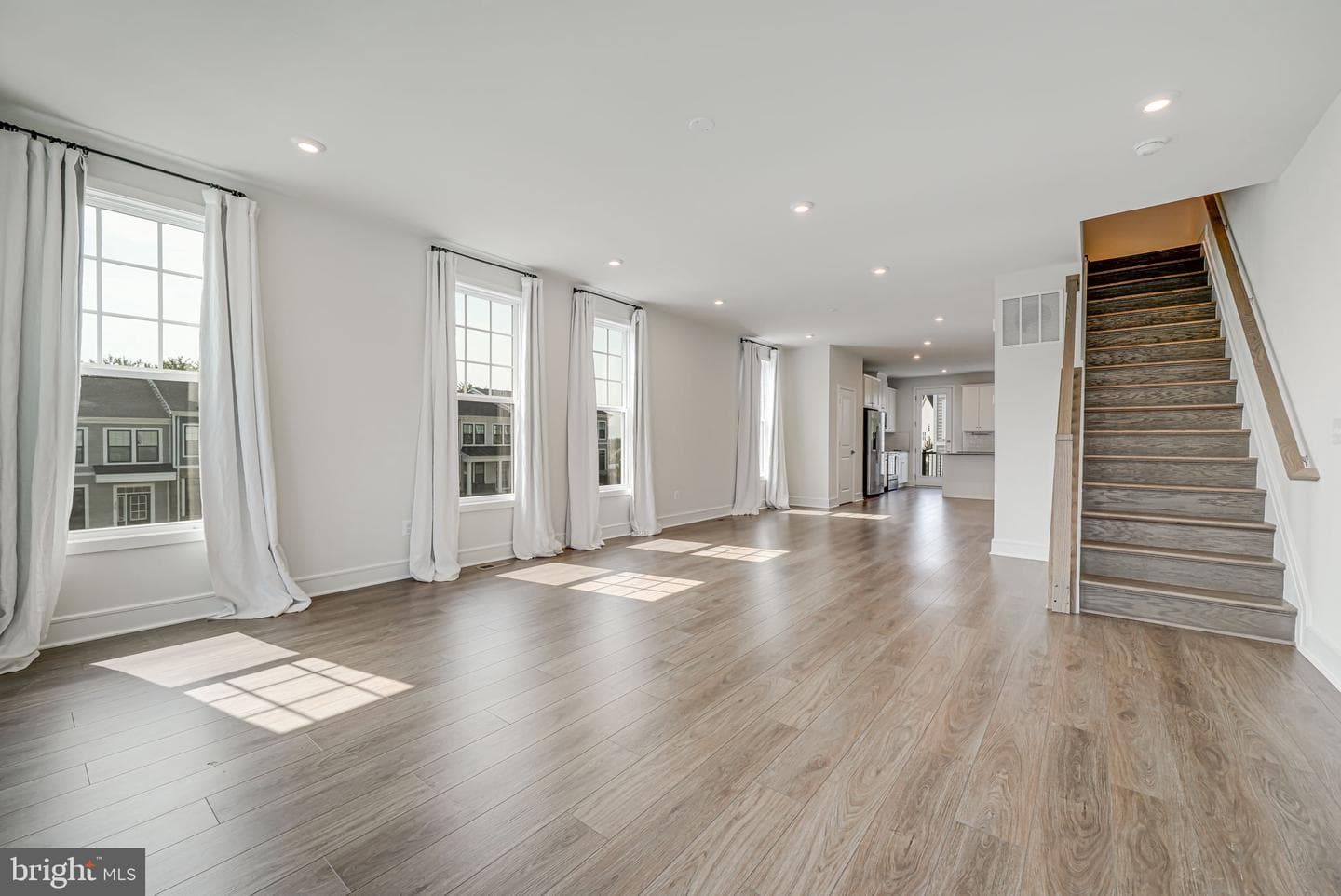 4258 Frost Street photo 5