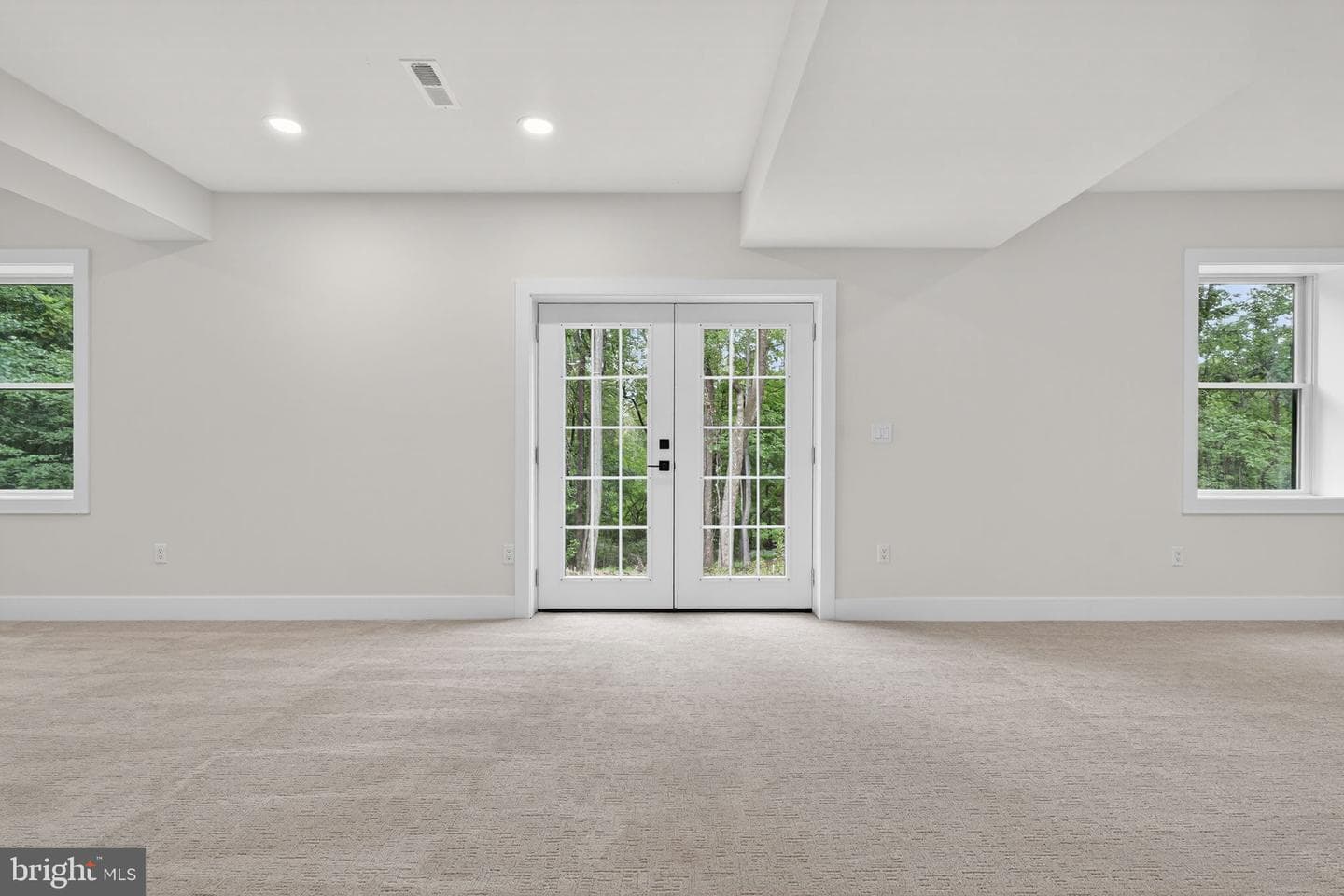 5281 Hillside Drive photo 17
