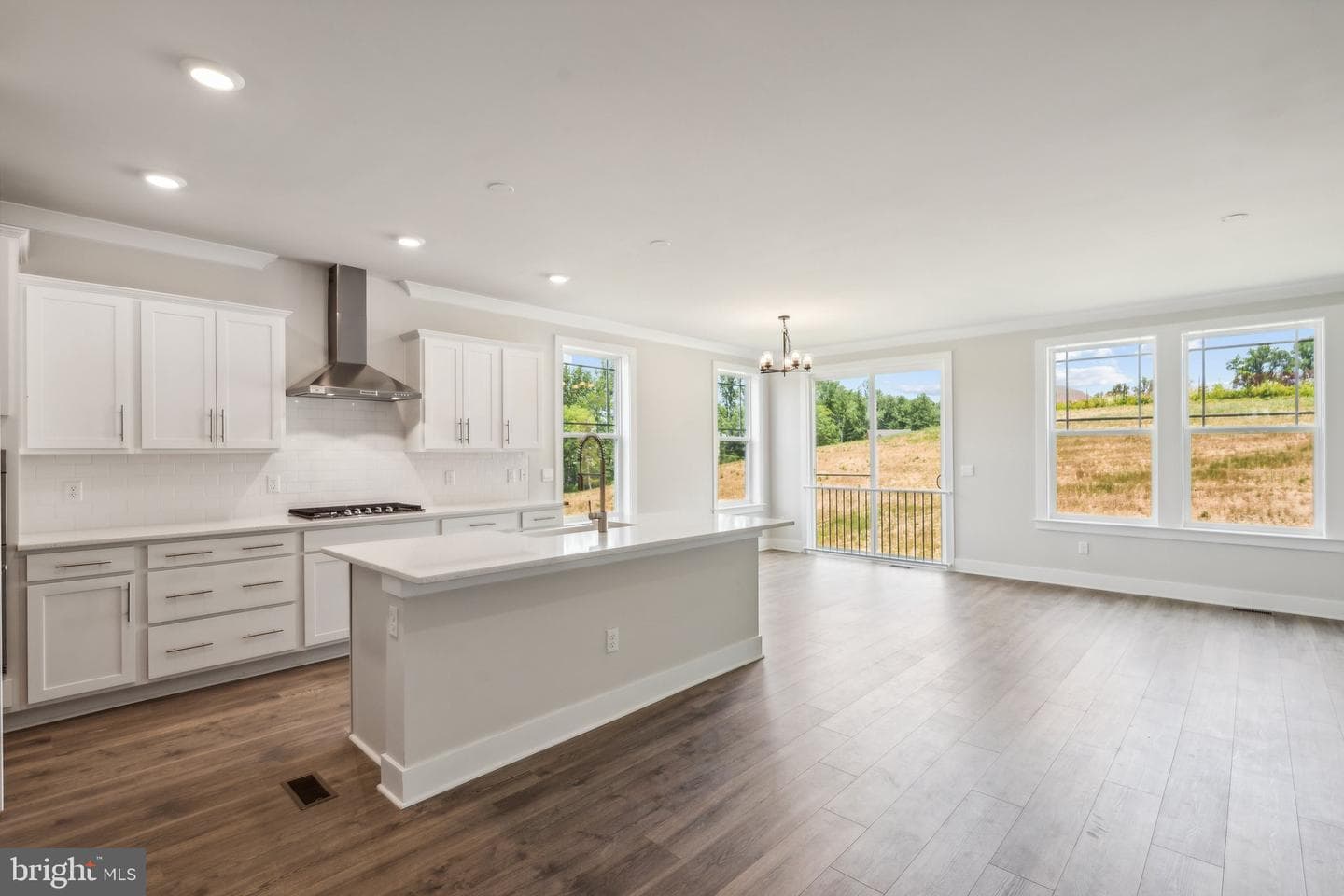 9130 Kingston Road photo 3