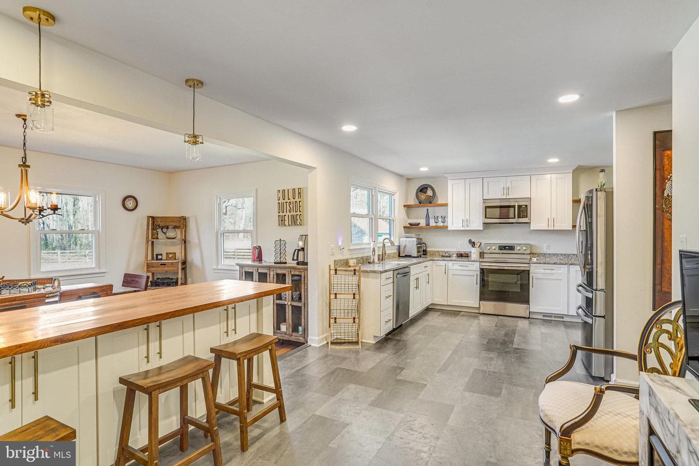 9353 Meetze Road photo 12