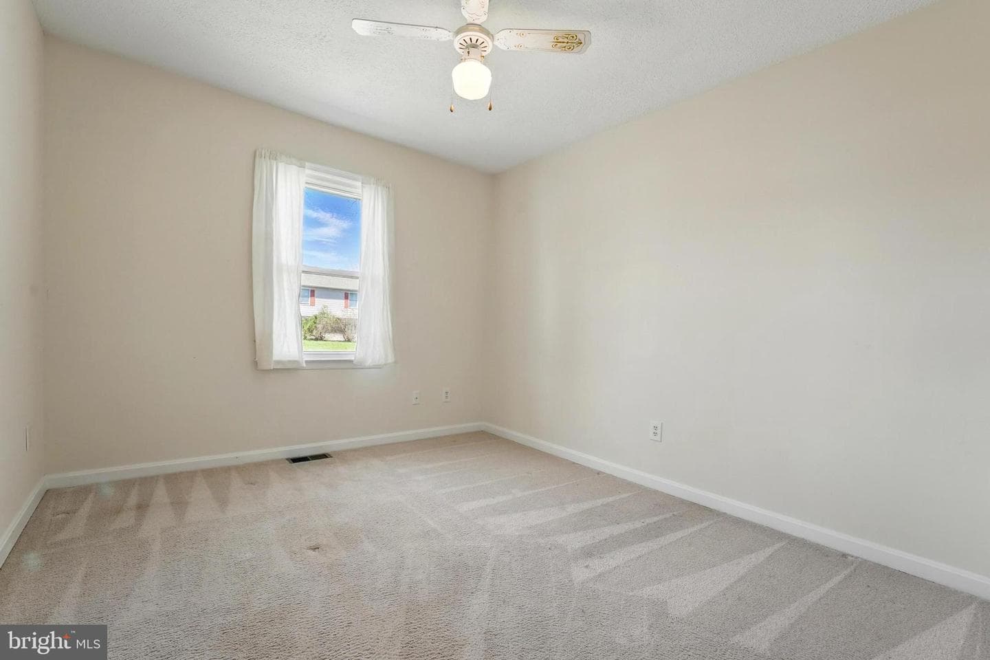 10744 Blake Lane photo 17