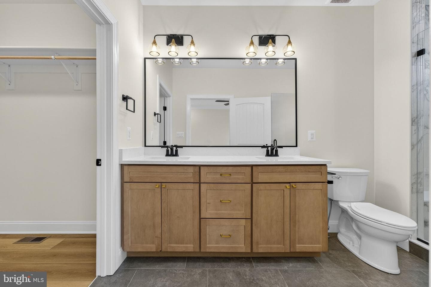 57 Madison Street photo 9