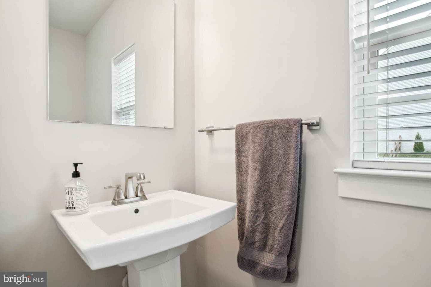 8015 International Drive photo 19