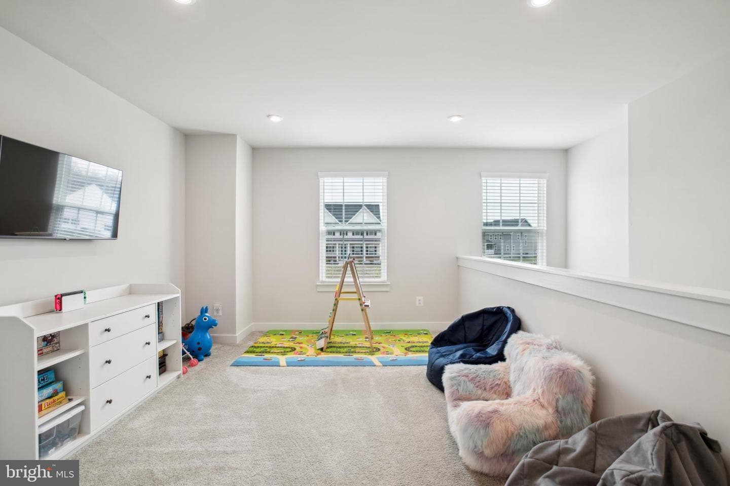8015 International Drive photo 22