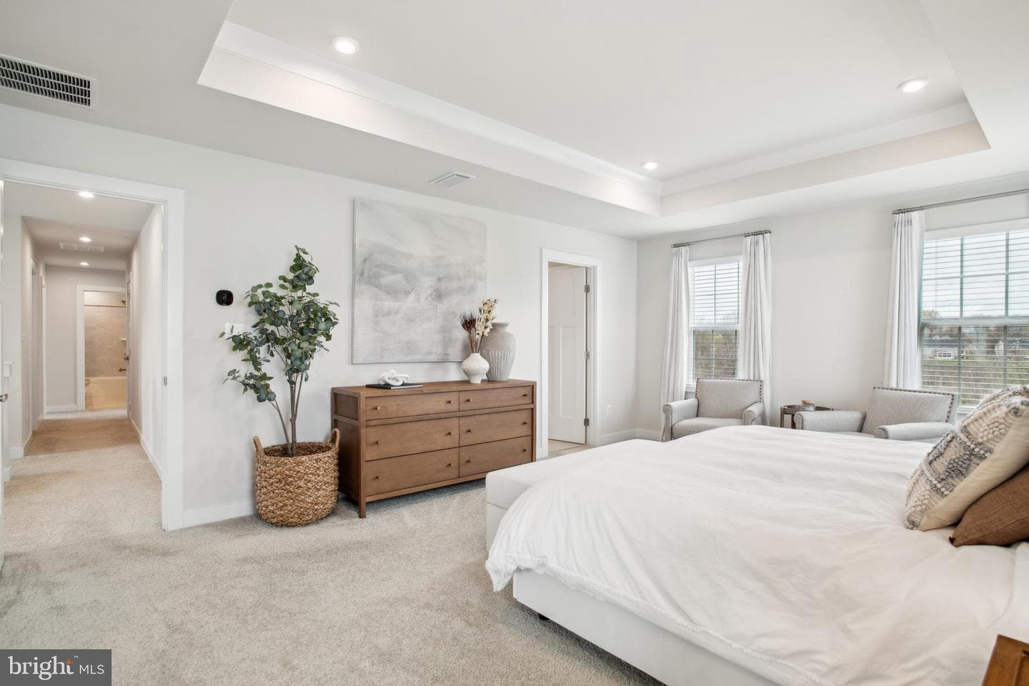 8015 International Drive photo 23