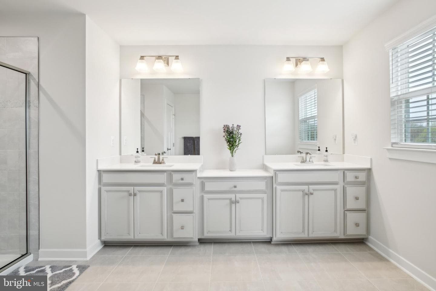 8015 International Drive photo 28