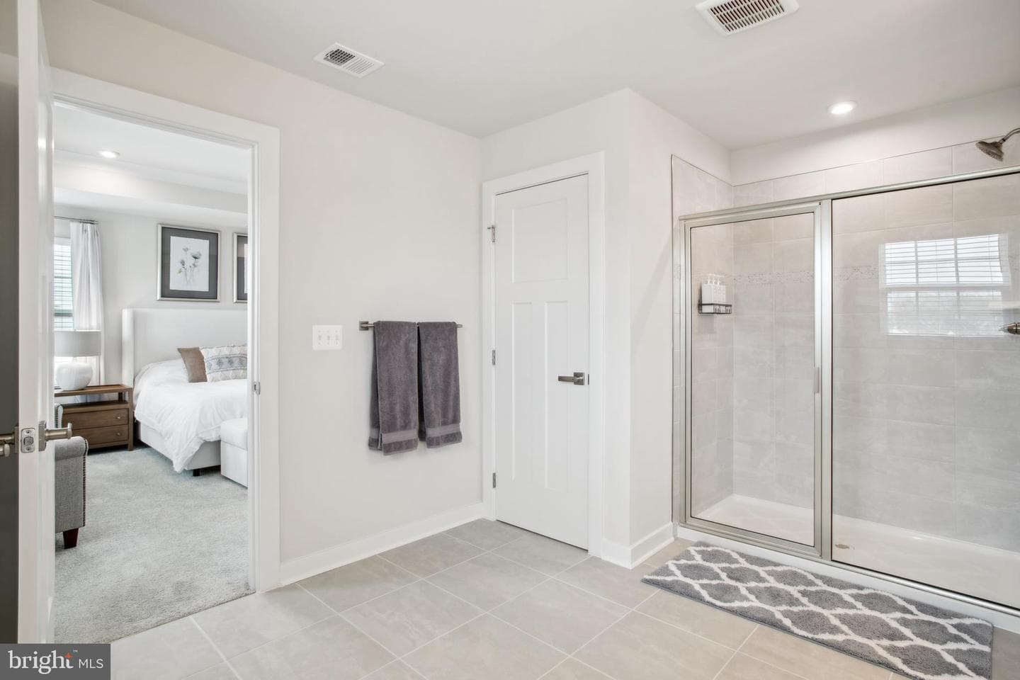8015 International Drive photo 29
