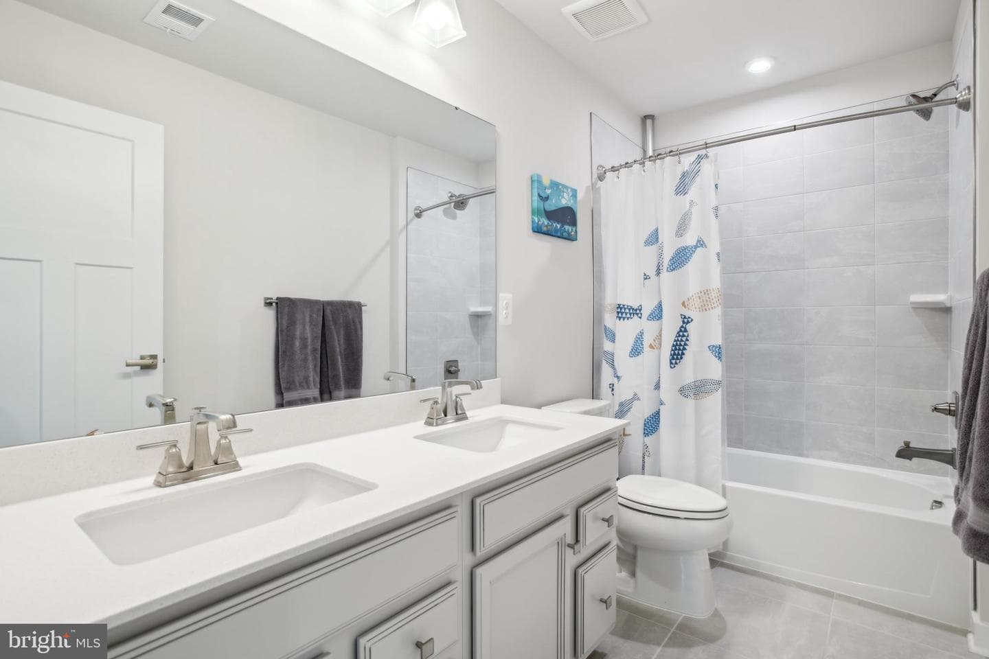 8015 International Drive photo 35