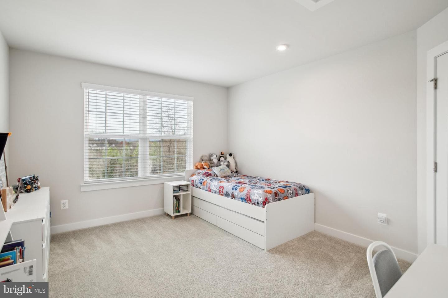 8015 International Drive photo 36