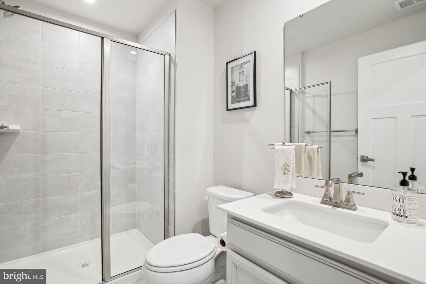 8015 International Drive photo 40