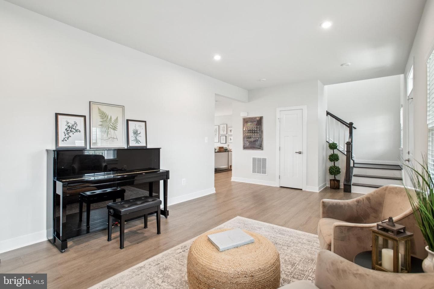 8015 International Drive photo 6