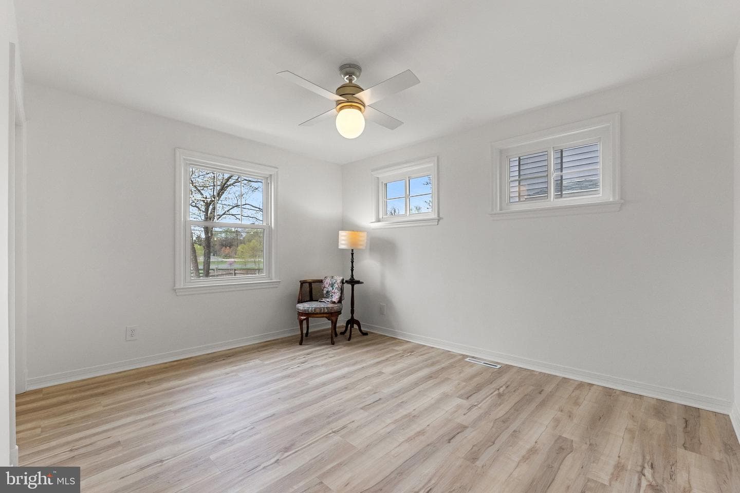 79 E Shirley Avenue photo 17
