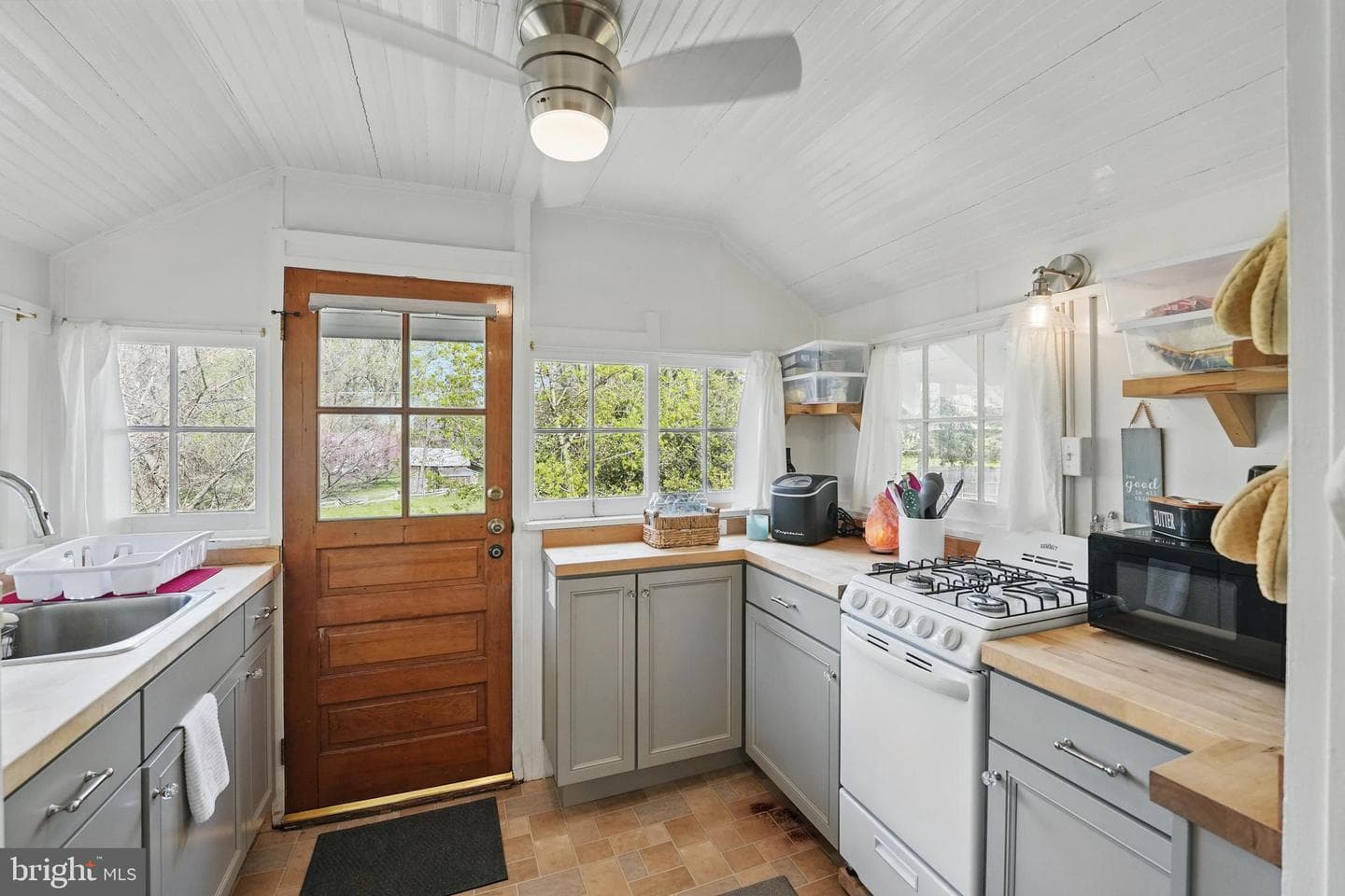 535 Winchester Street photo 21