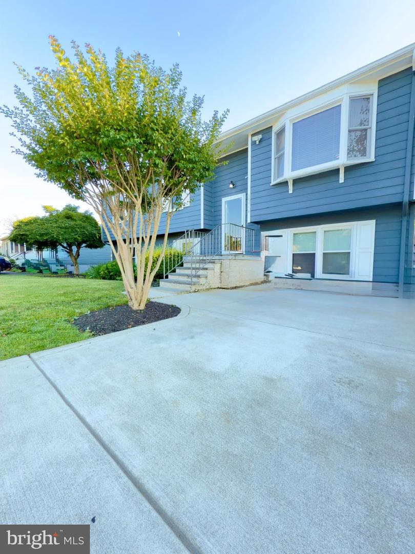 10954 Blake Lane photo 2