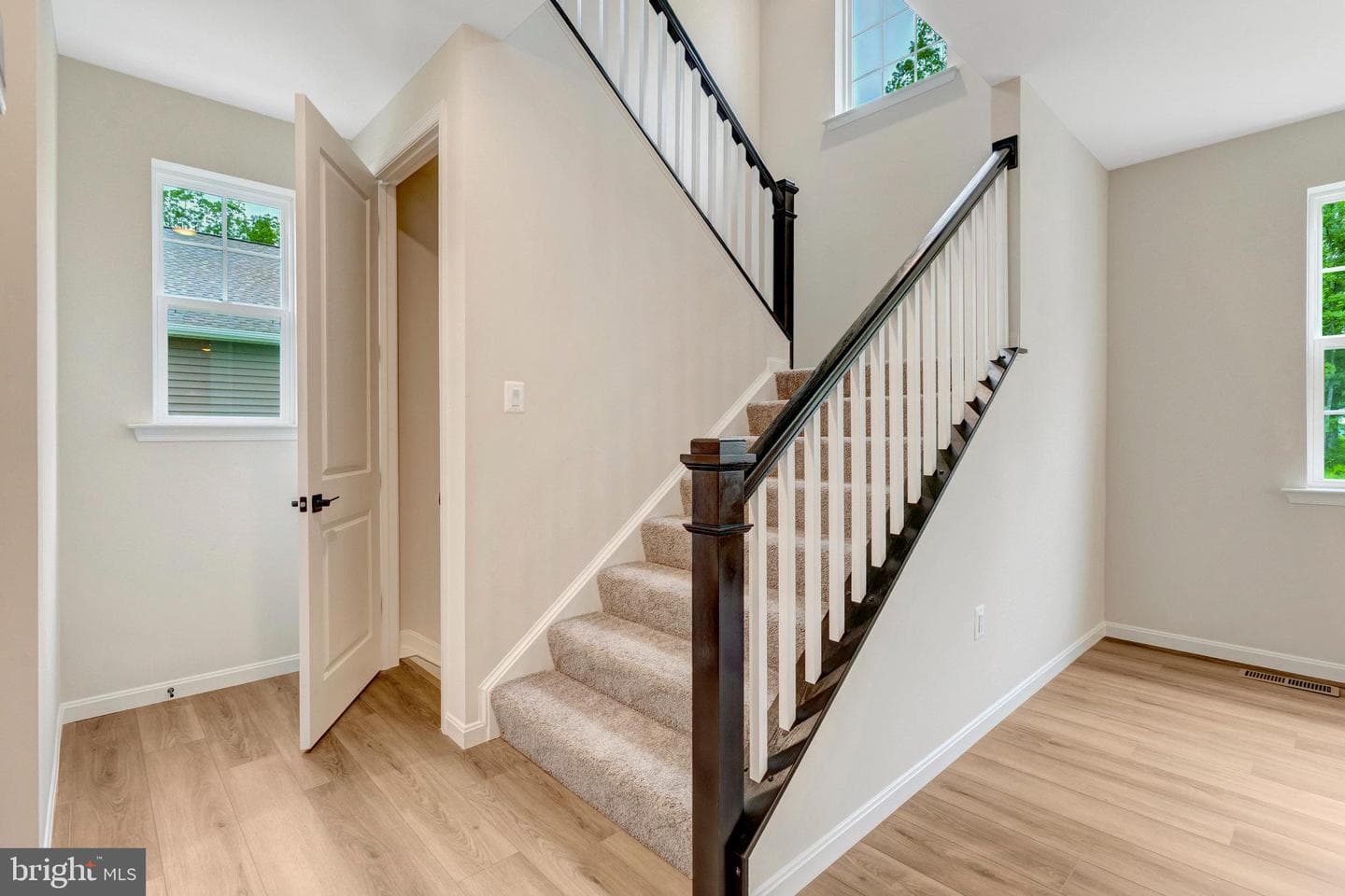 2080 Springvale Drive photo 12
